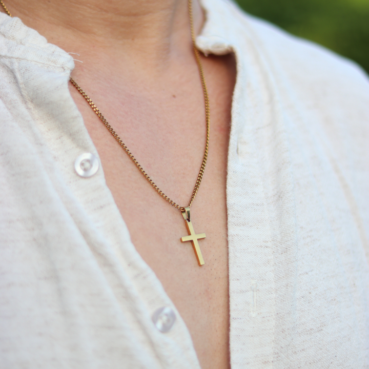 Cross Chain Pendant Gold