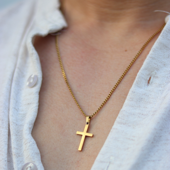 Cross Chain Pendant Gold